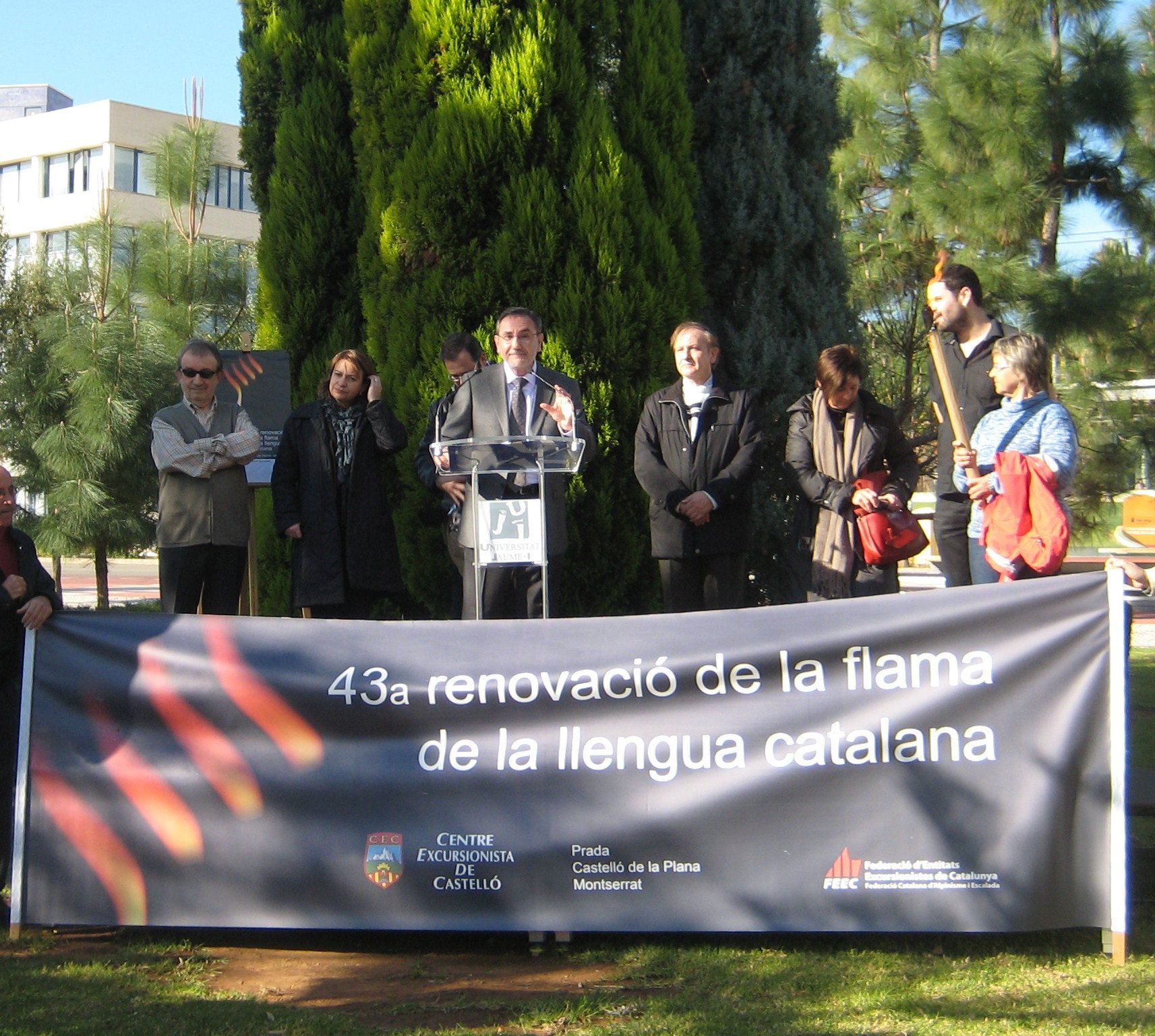 La Universitat Jaume I rep la Flama de la llengua